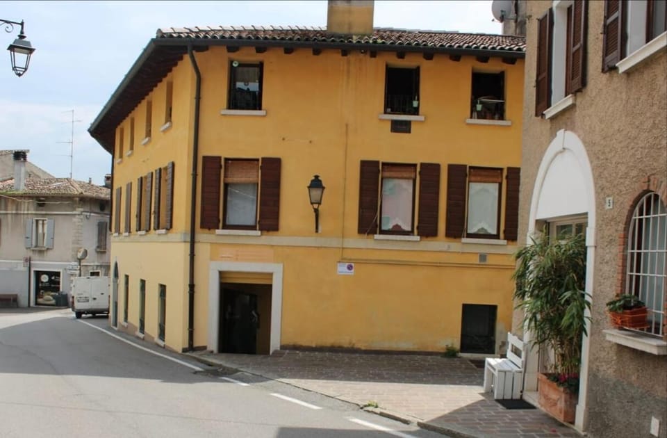 Property building, Neighbourhood