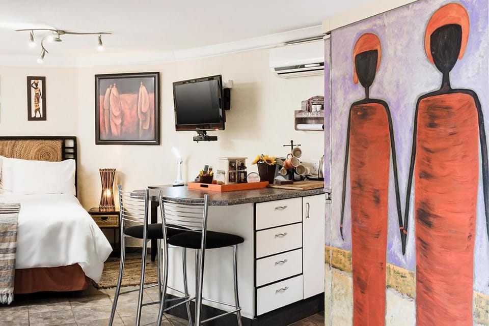 Bed, Kitchen or kitchenette
