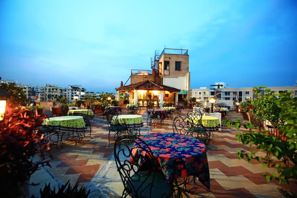 Restaurant/places to eat, Garden, Food and drinks, Evening entertainment, City view, Garden view