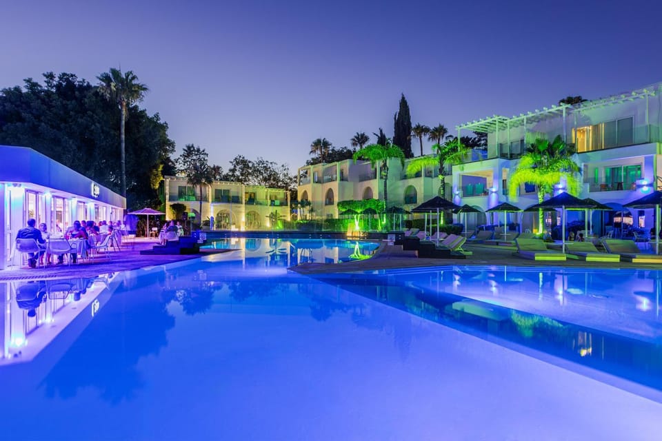 Restaurant/places to eat, Swimming pool