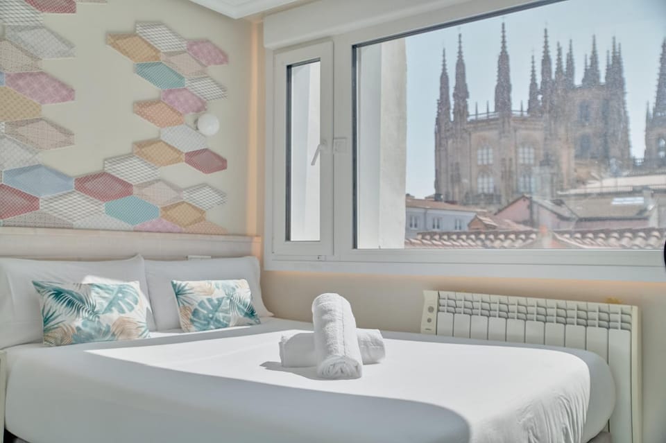 Photo of the whole room, City view