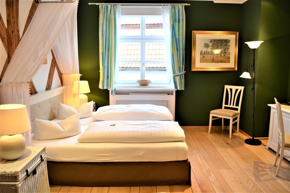 Bed, Photo of the whole room, Decorative detail