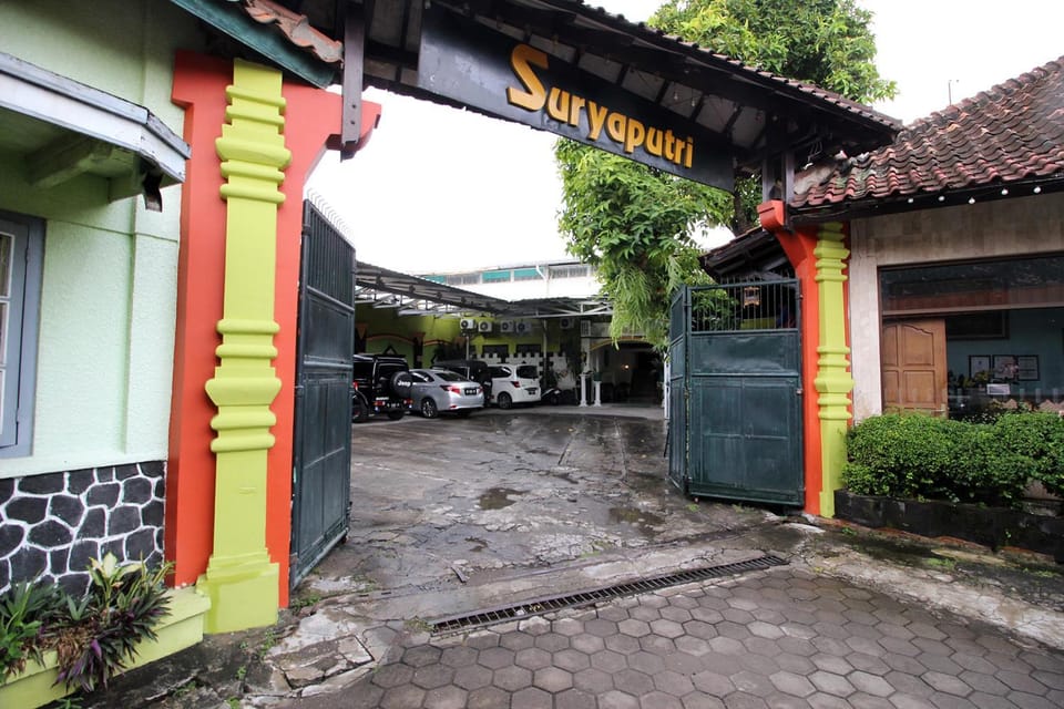 Facade/entrance