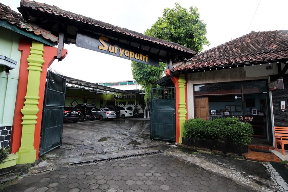 Facade/entrance