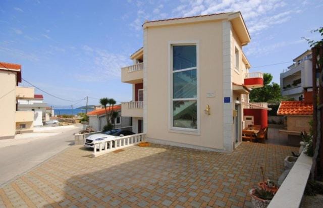 Property building, Facade/entrance, Street view