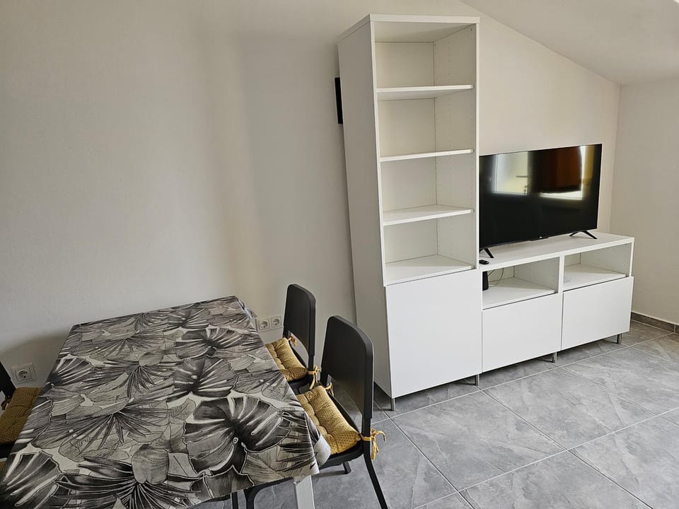 TV and multimedia, Living room, Dining area