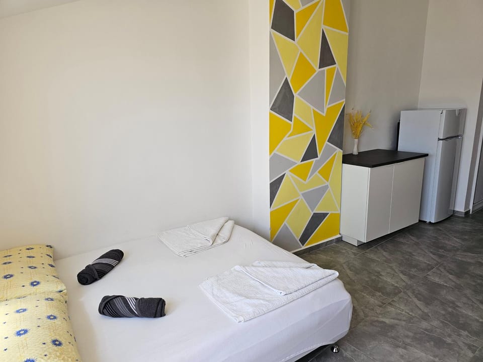 Bed, Living room