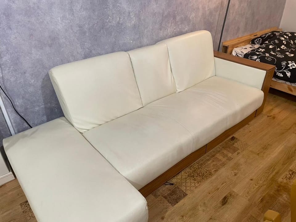 Bed, Living room