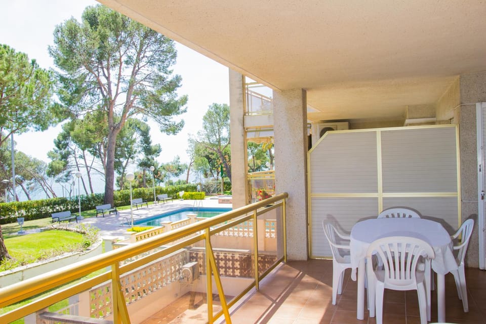 Pool view, Sea view