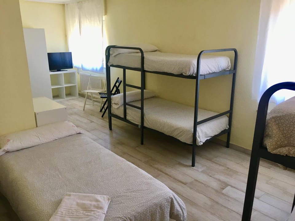 Photo of the whole room, Family