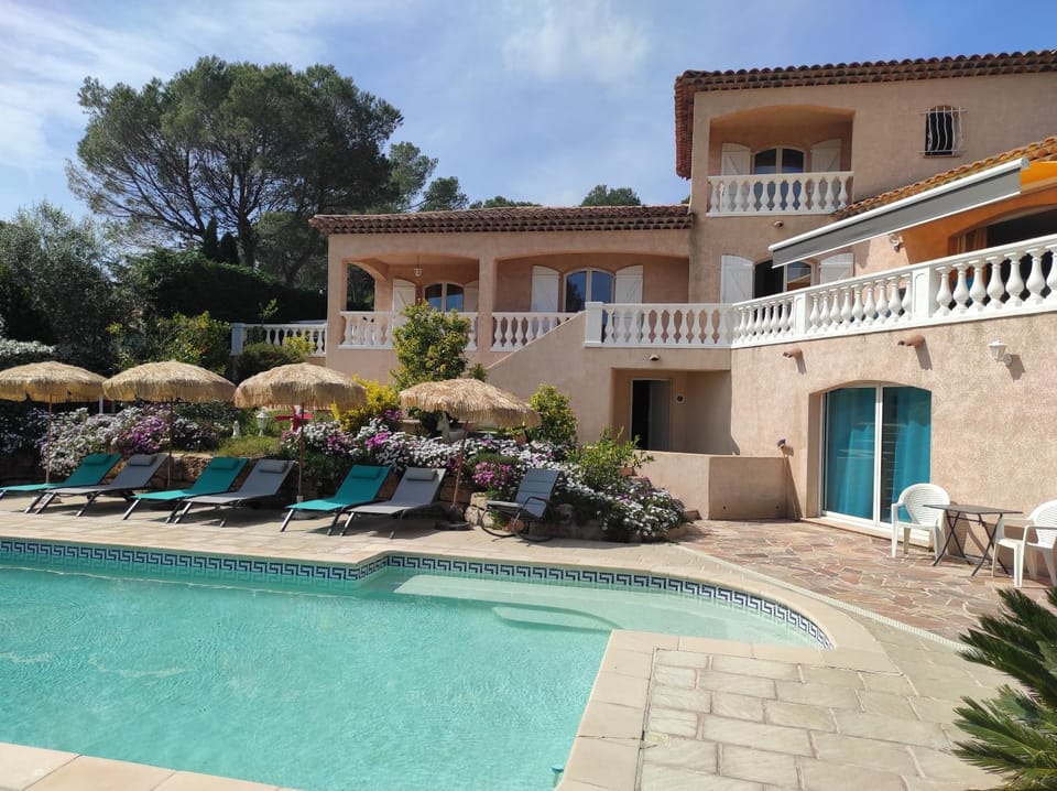 Property building, Pool view, Swimming pool, sunbed