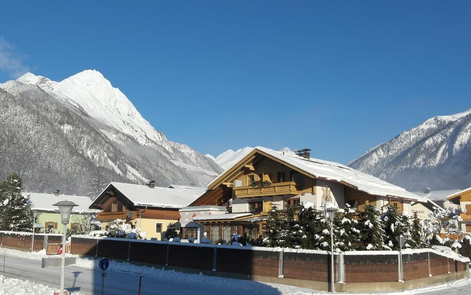 Property building, Neighbourhood, Winter