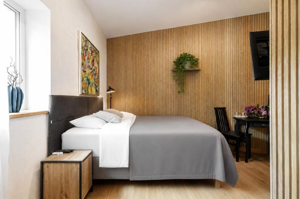 TV and multimedia, Photo of the whole room, Bedroom