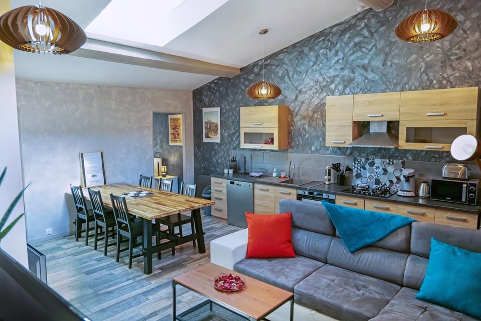 Living room, Seating area, Dining area, kitchen