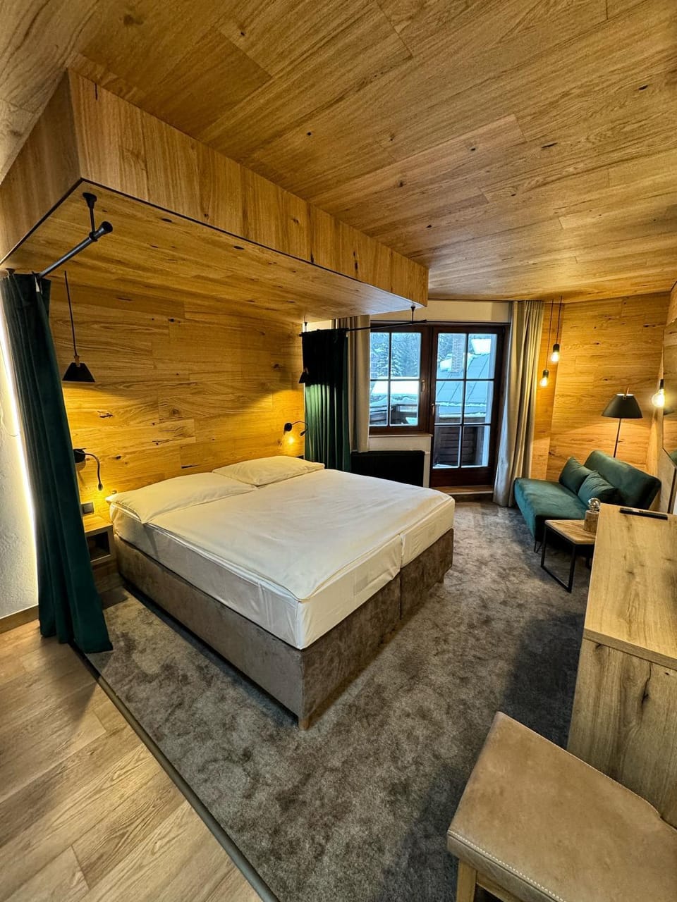 Bed, Seating area, Bedroom