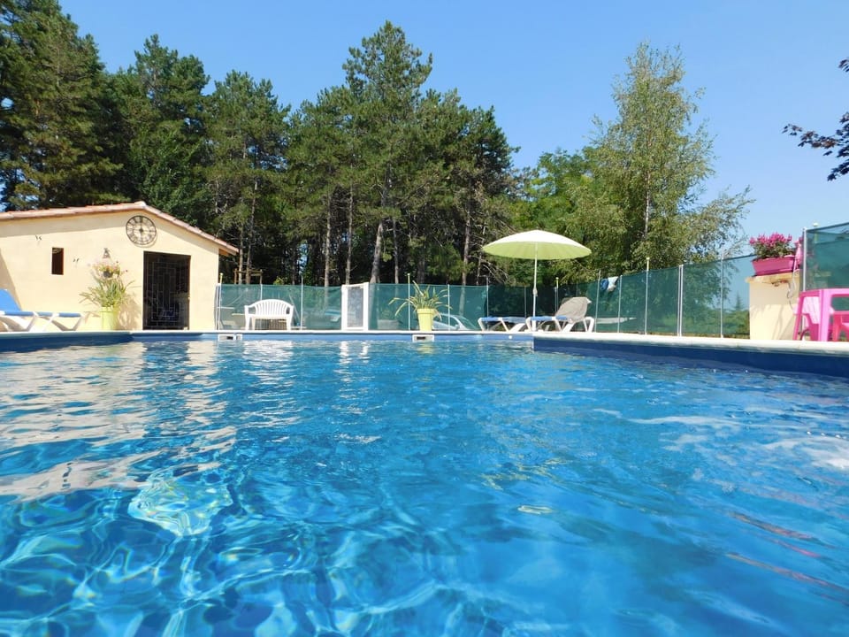 Swimming pool, Swimming pool