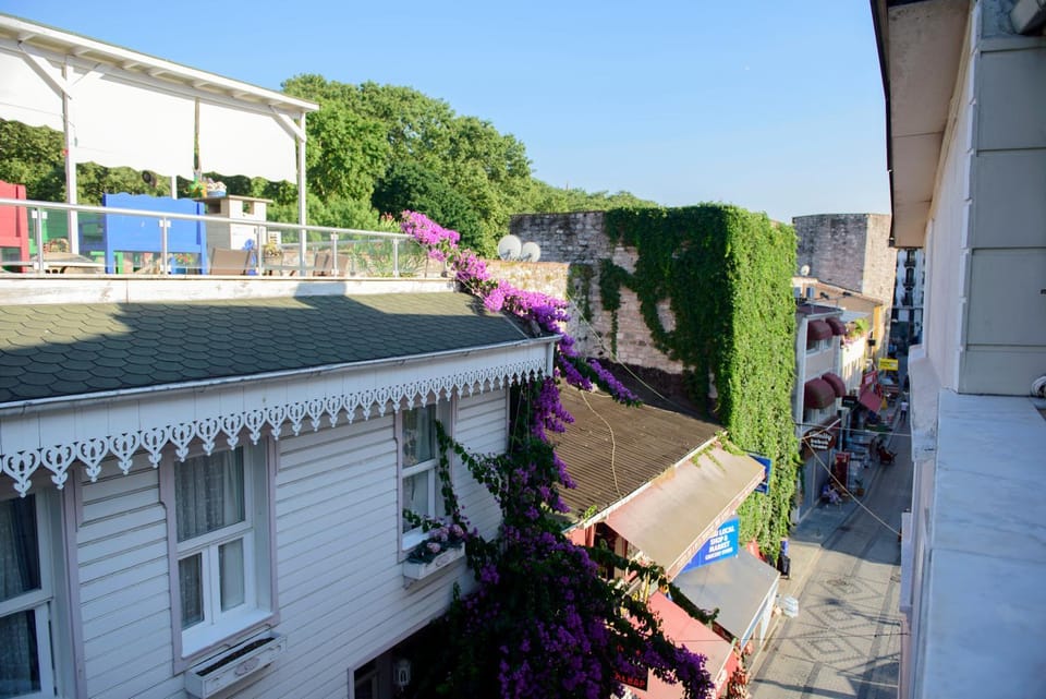 Neighbourhood, Natural landscape