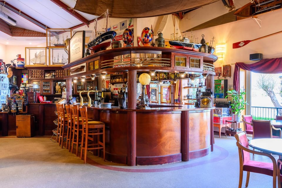 Lounge or bar