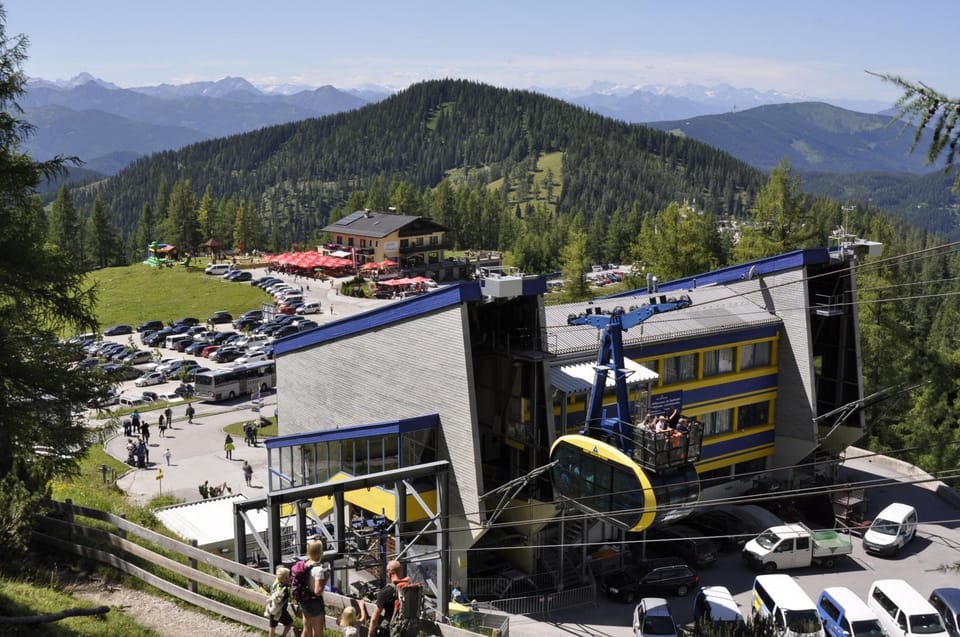 Neighbourhood, Bird's eye view, Winter, Summer, Skiing, Hiking, On site