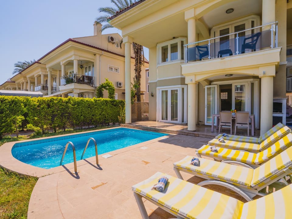 Property building, Garden, Garden view, Pool view, Swimming pool