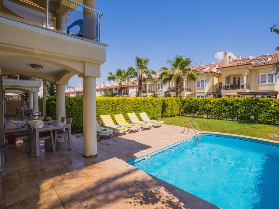 Property building, Garden, Garden view, Pool view, Swimming pool, sunbed