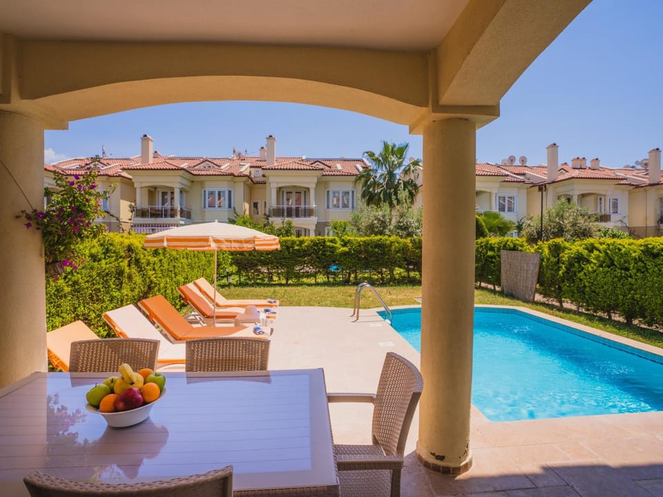 Property building, View (from property/room), Balcony/Terrace, Garden view, sunbed