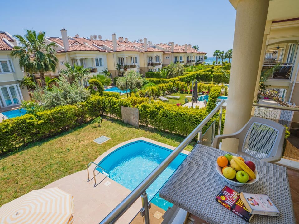 Property building, Garden, View (from property/room), Balcony/Terrace, Food and drinks, Garden view, Pool view, sunbed