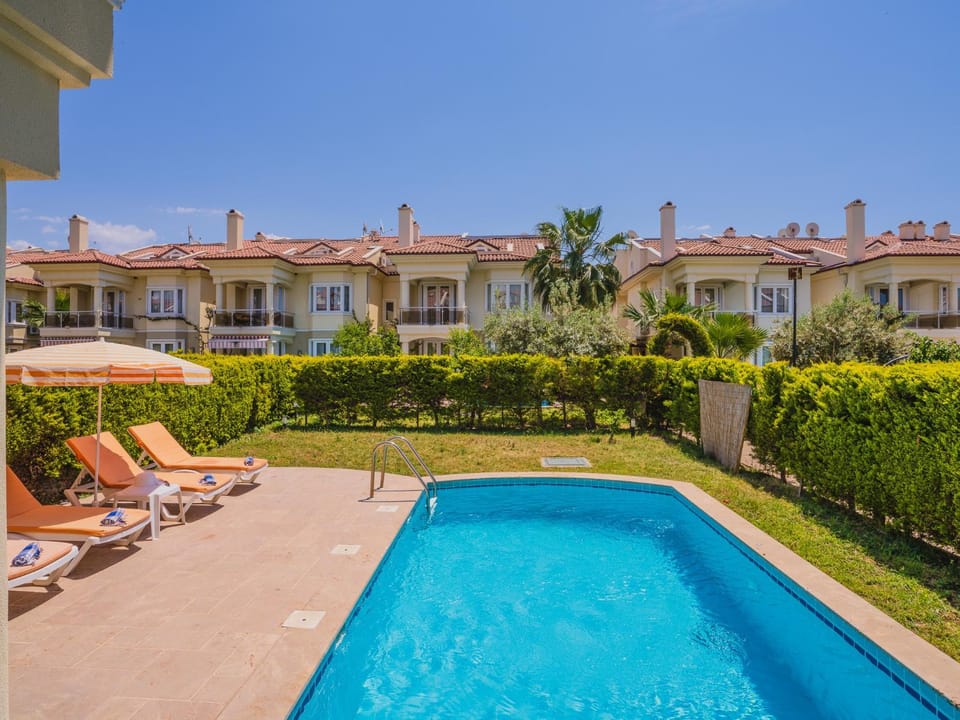 Property building, Day, Garden, Garden view, Swimming pool, sunbed