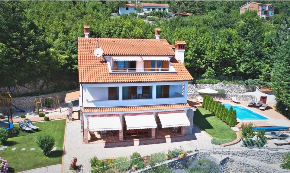 Property building, Day