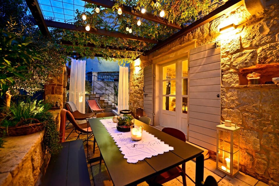 Patio, Facade/entrance