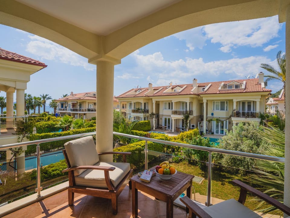 Property building, Garden, Balcony/Terrace, Garden view, Pool view, Swimming pool