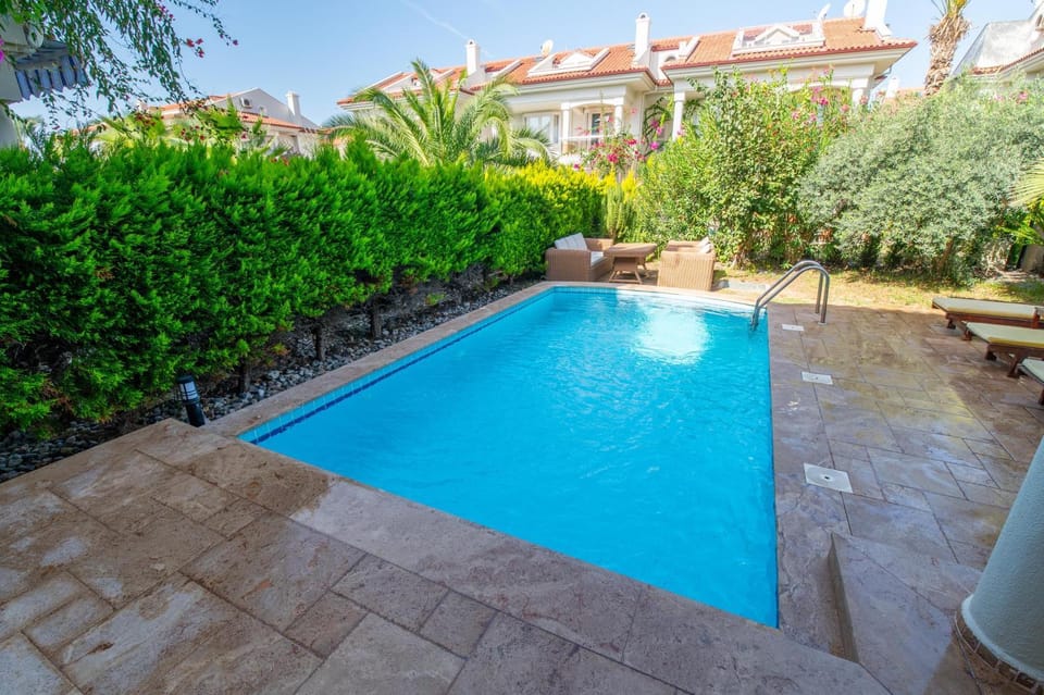 Property building, Garden, Garden view, sunbed