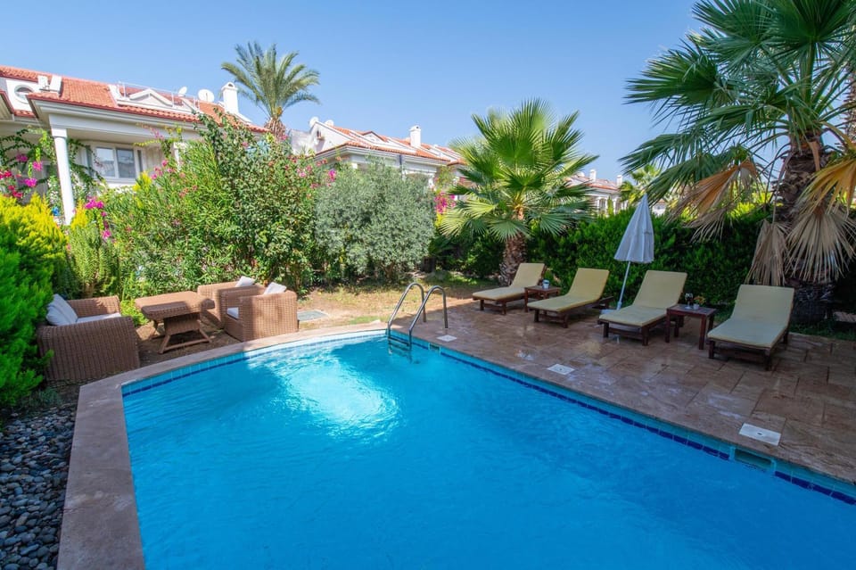 Property building, Garden, Pool view, Swimming pool