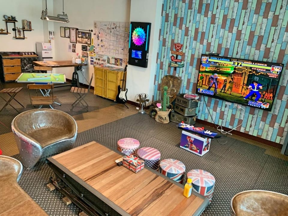 TV and multimedia, Living room, Seating area, Entertainment