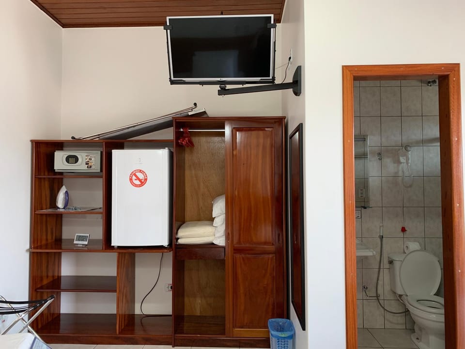 Communal lounge/ TV room, View (from property/room), Photo of the whole room, Bedroom