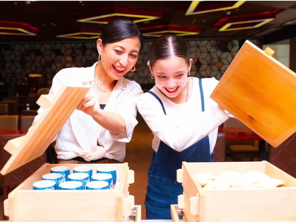 Restaurant/places to eat, Food and drinks, Food, Area and facilities