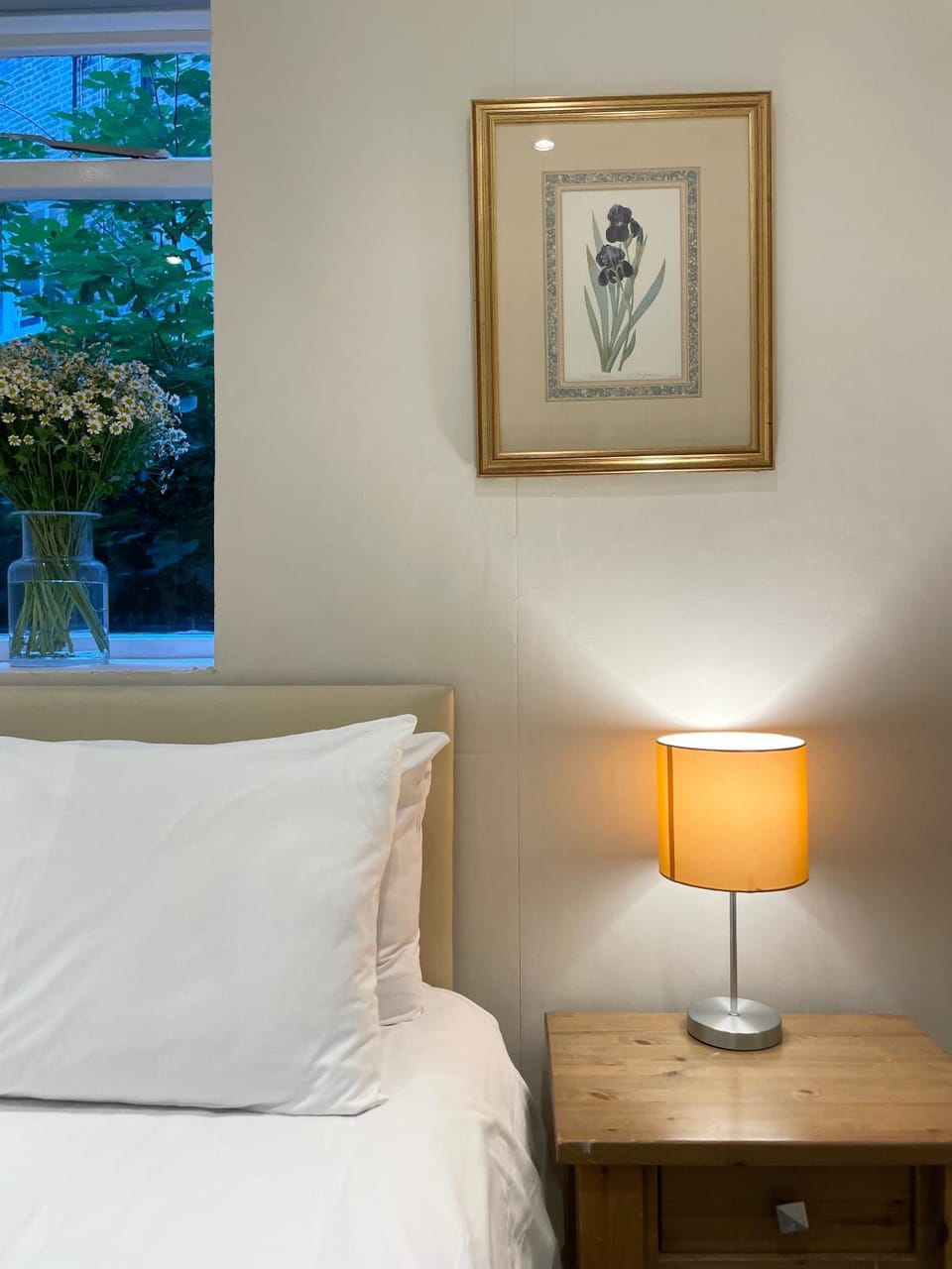 Bed, Photo of the whole room, Decorative detail, Bedroom