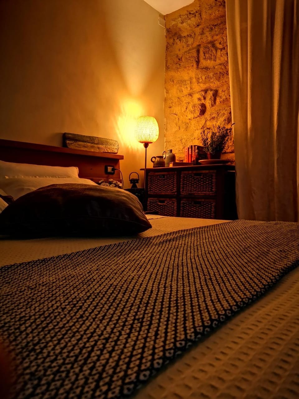 Bed, Photo of the whole room, Decorative detail, Bedroom