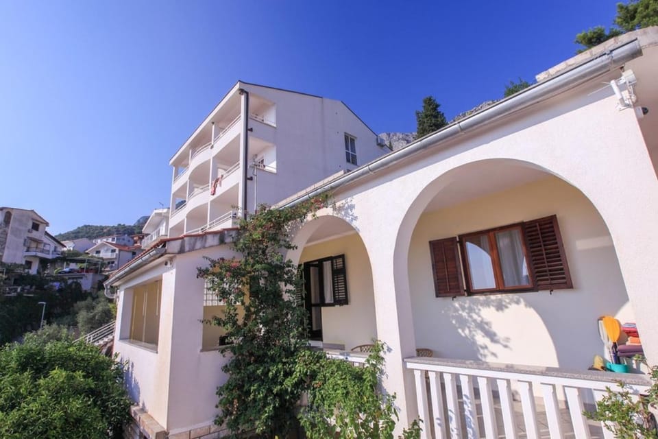Property building, Facade/entrance, Balcony/Terrace