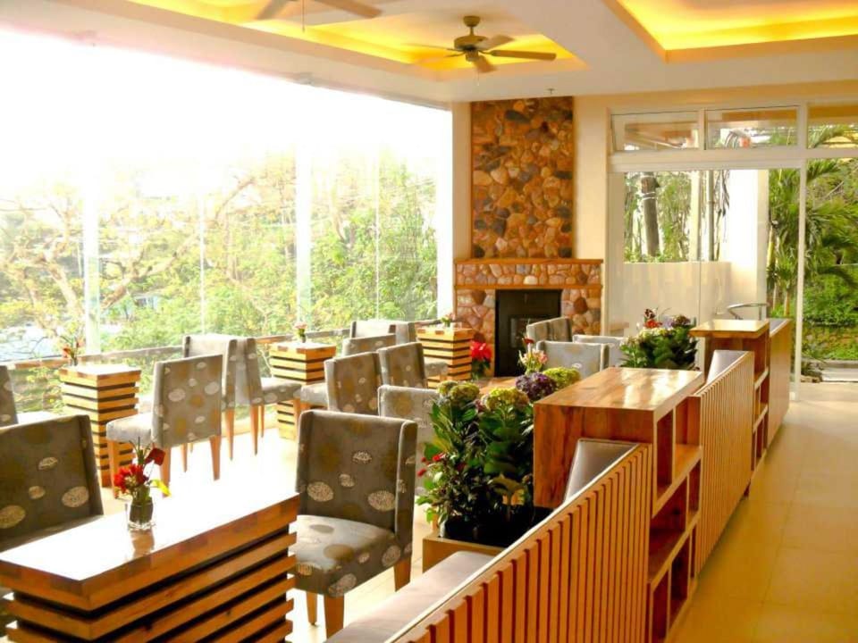 Restaurant/places to eat, View (from property/room)