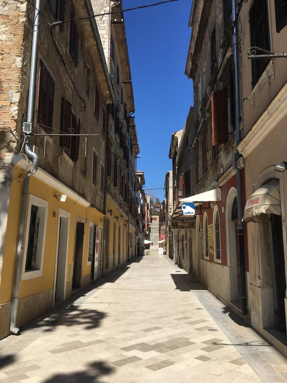 Off site, Neighbourhood, Street view, Area and facilities