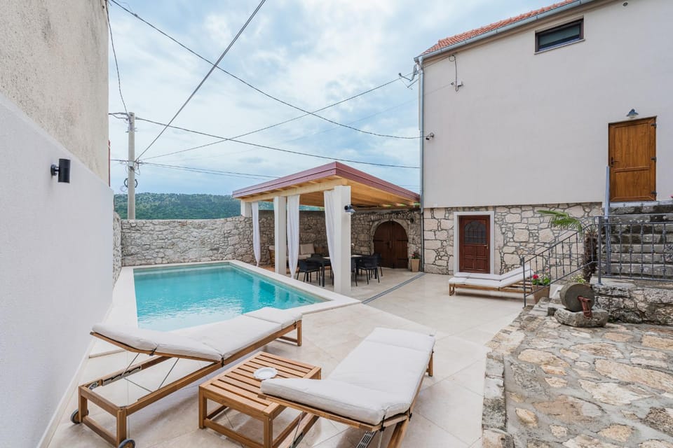 Balcony/Terrace, Balcony/Terrace, Swimming pool