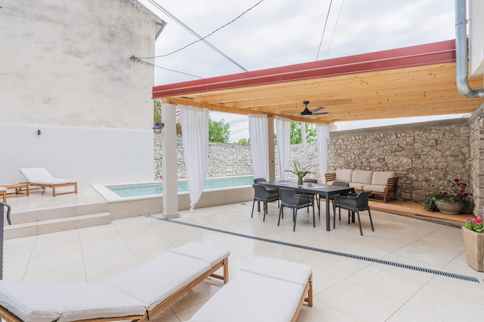 Patio, Balcony/Terrace, Seating area