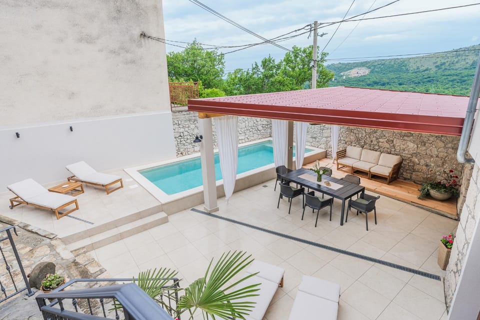 Balcony/Terrace, Swimming pool, sunbed