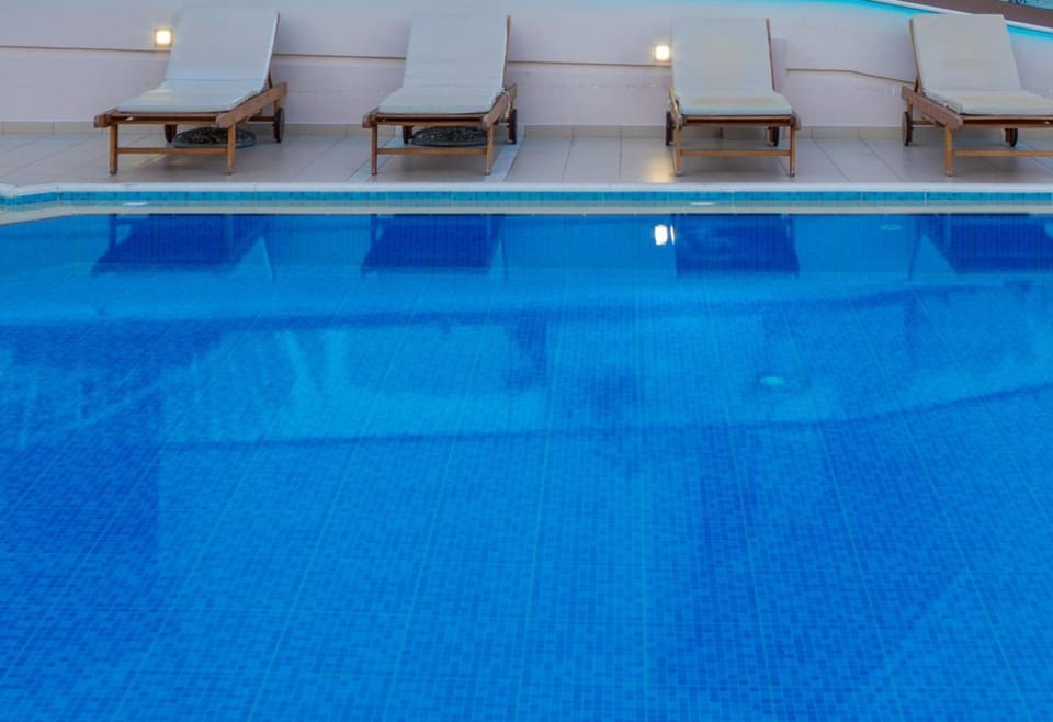 Swimming pool, Swimming pool