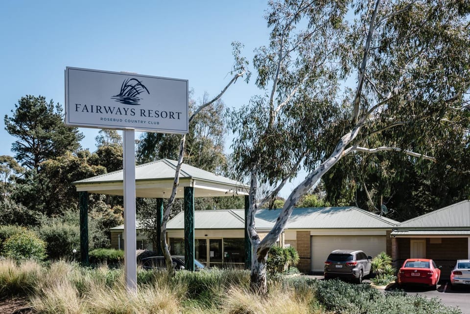Property building, Facade/entrance, Property logo or sign