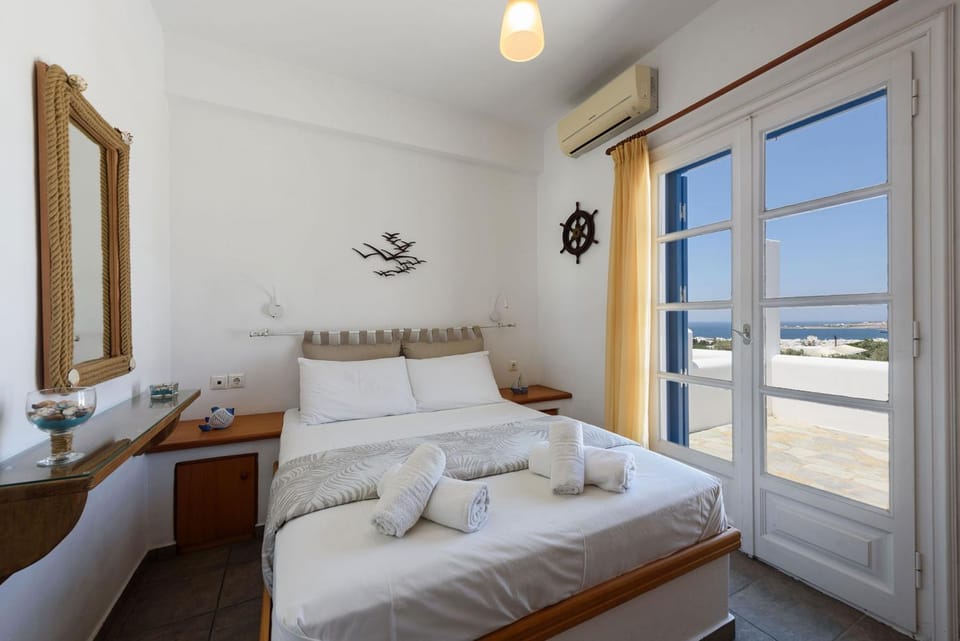 Bed, Seating area, Bedroom, Sea view