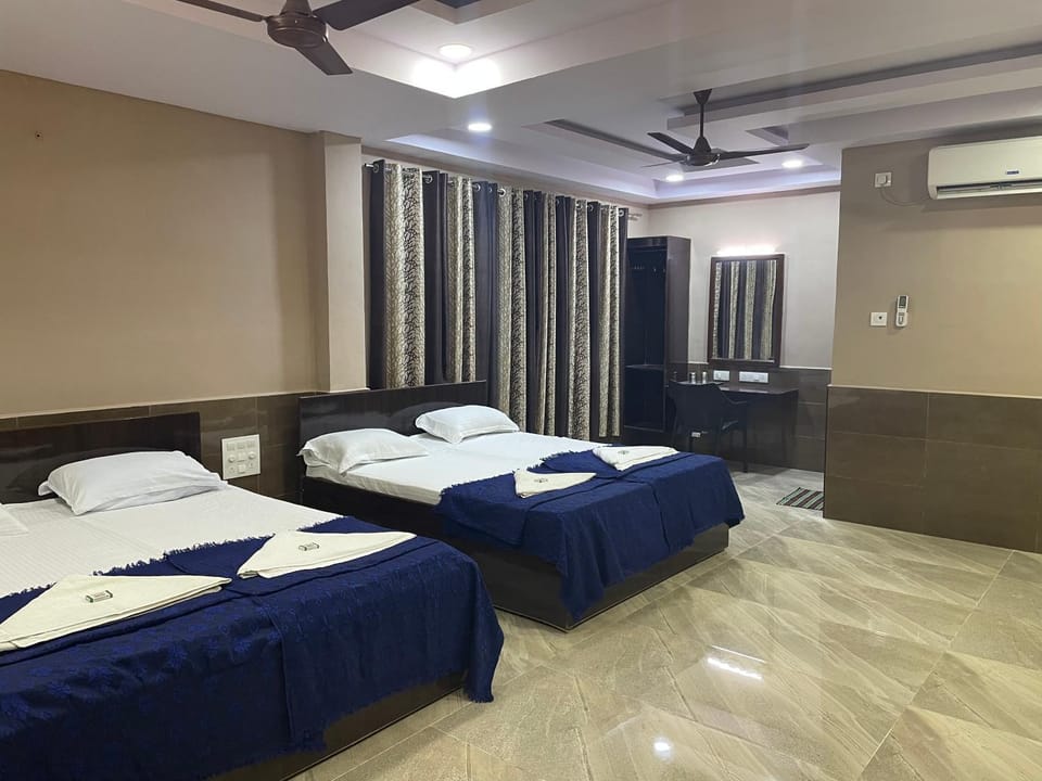 Bed, Photo of the whole room, Bedroom, towels, air conditioner