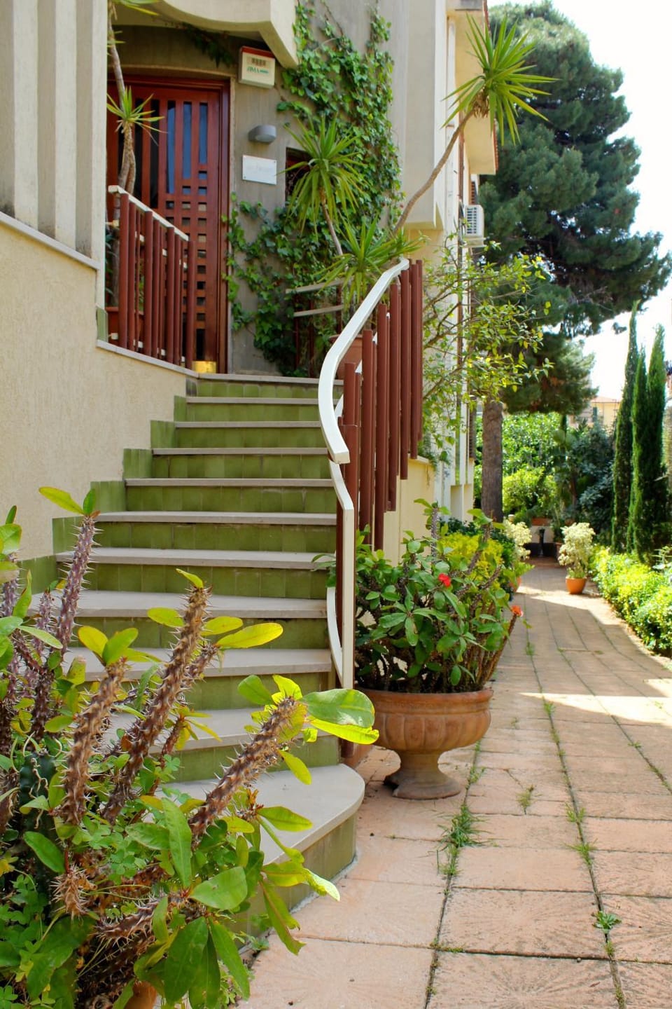 Facade/entrance