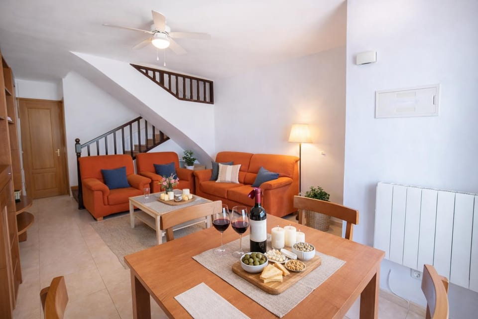 Living room, Dining area
